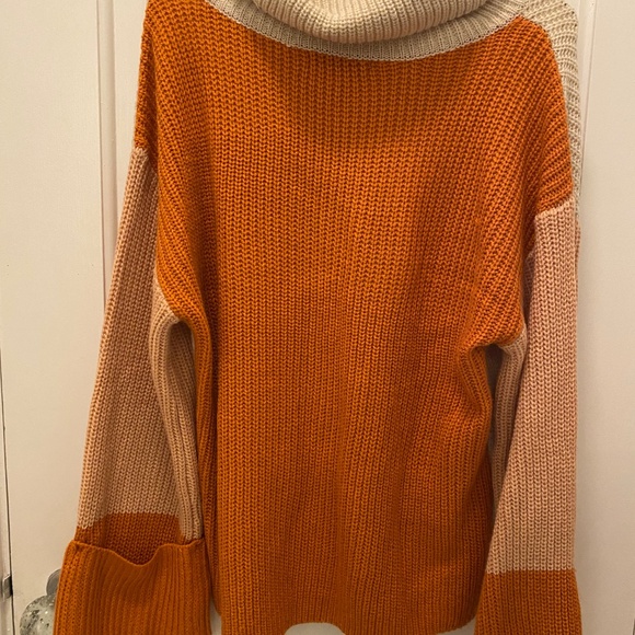 Simplee Colorblock Sweater - Picture 3 of 5